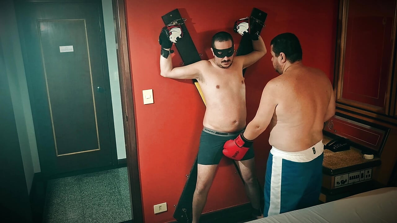 X Domination: Bear Boxing Vs Jobber