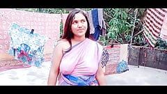 La mia matrigna bengalese mostra i capezzoli e abbiamo avuto un sesso con capezzoli grandi tette porno