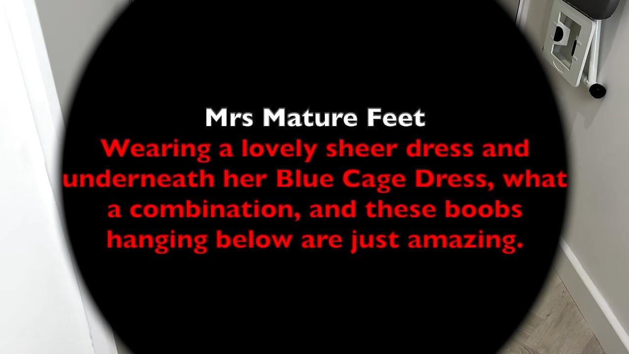 # 379 Mrs Mature Feet é um vestido de gaiola sexy