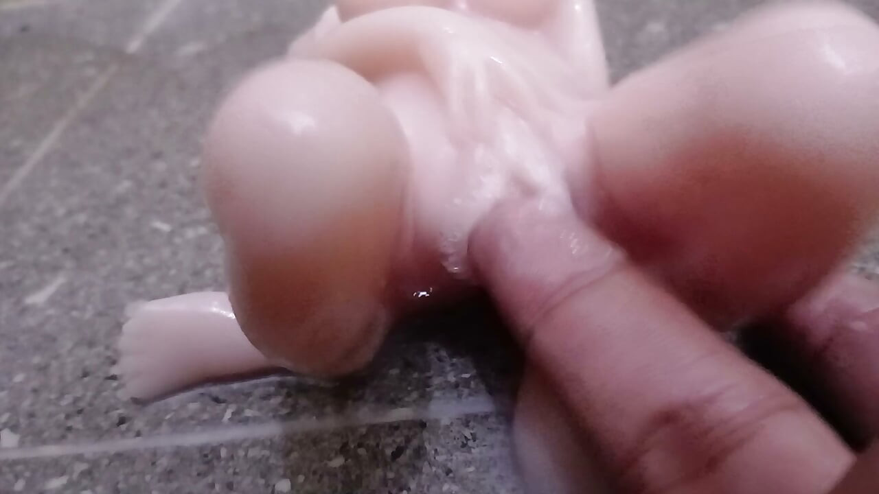 I-plug sa missionary position gamit ang pinaka-realistic na silicone sex doll!