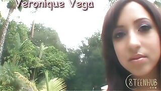 8teenhub - Veronique Vega miluje vynášení