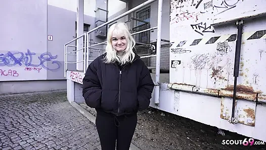 Alman izci - minik İsviçreli genç Lilly Lovemoon 18 ilk kez oyuncu seçmelerinde