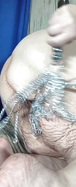 Elle a mal anale, tellement cette pute coquine utilise des fouets et des chaînes