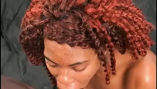 Pejantan bugar menurunkan pelacur berambut merah seksi untuk menyetubuhinya dari belakang