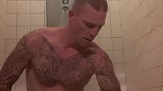 Dusche nackt im Gefängnis