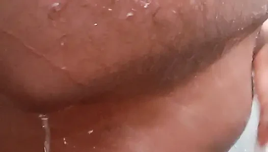 Ванна в душе, задница, киска и сиськи