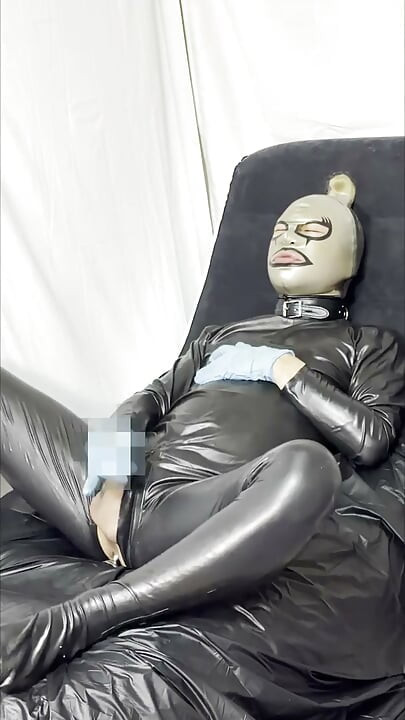 The Crazy Masturbation of a Rubber Addict