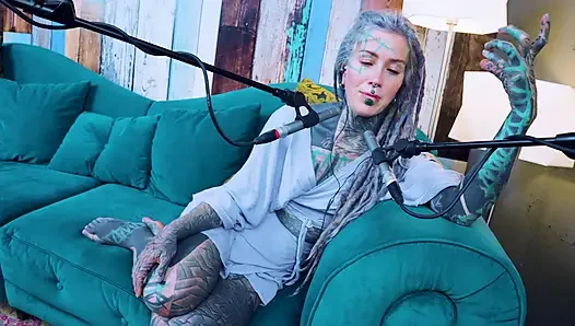 Ich spreche über U - unbequem - ASMR podcast SFW spricht goth dünnes mädchen dreadlocks tattoo-modell inked mädchen