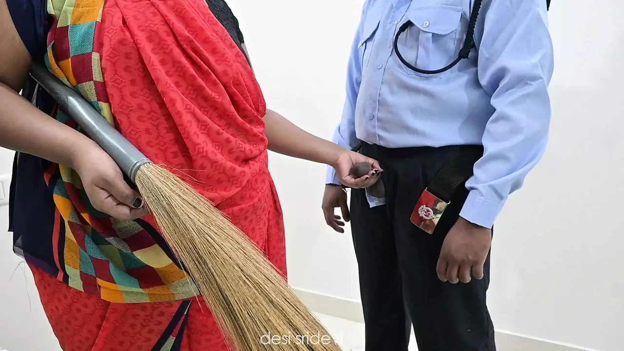 Security got nice handjob from hotel maid