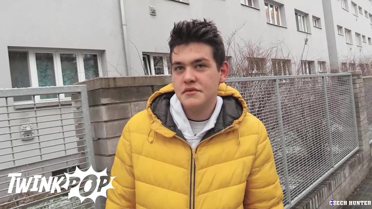 他在去买烟的路上遇到了一个愿意给他额外爱的男人 - twink pop