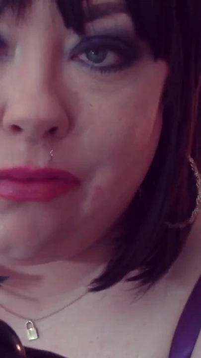 Momento de cair o queixo de "Dirty Talking BBW Slut Wants You Sucking Cocks Just Like Me!"