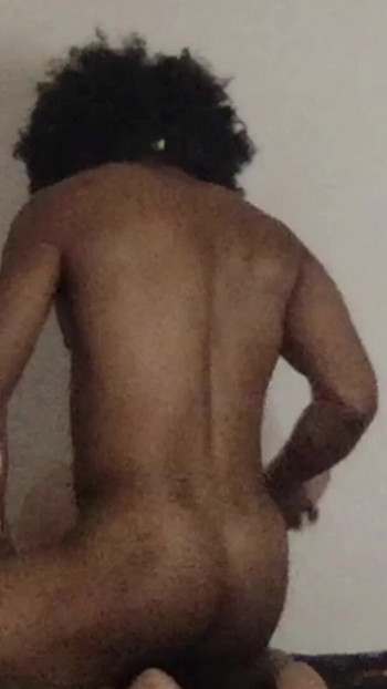 Zgodna žena rasteže pičku i dobija dupli creampie | Klip 1