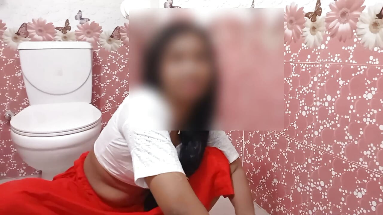 Oameni infideli și spectacol sexual real la ușa băii și futai cu indianca Vabi