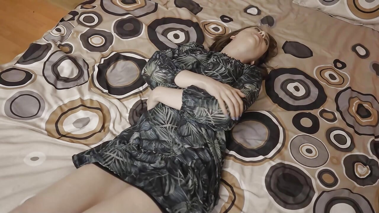 Doktor bertetek besar menggoda dan kongkek bilik tidur liar