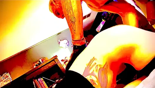 Evli fahişenin yarağa ihtiyacı var