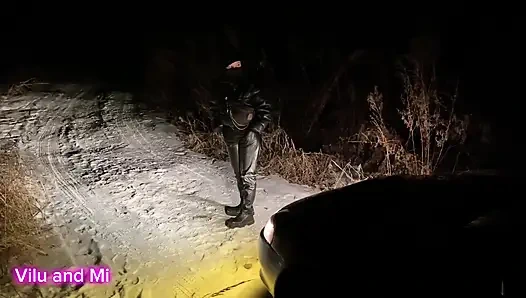 Bring Vilu Vidish in der Nacht in den Wald