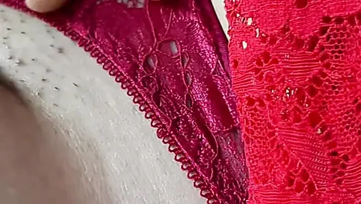 Evli bir Suudi kadın sevgililer günü vesilesiyle kocasının yokluğunda sikiliyor
