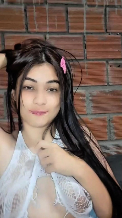 Porn actress yuliethgomez masturbates