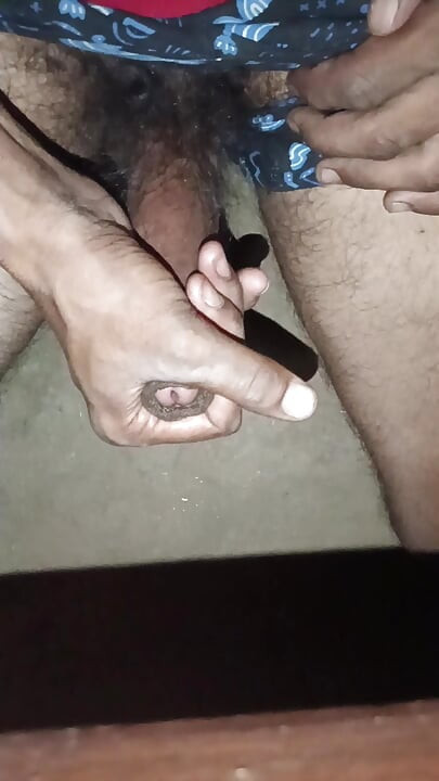 Khet se aate hi lund ko hilane ki tayari kar di or pani nikal gya young boy desi style handjob