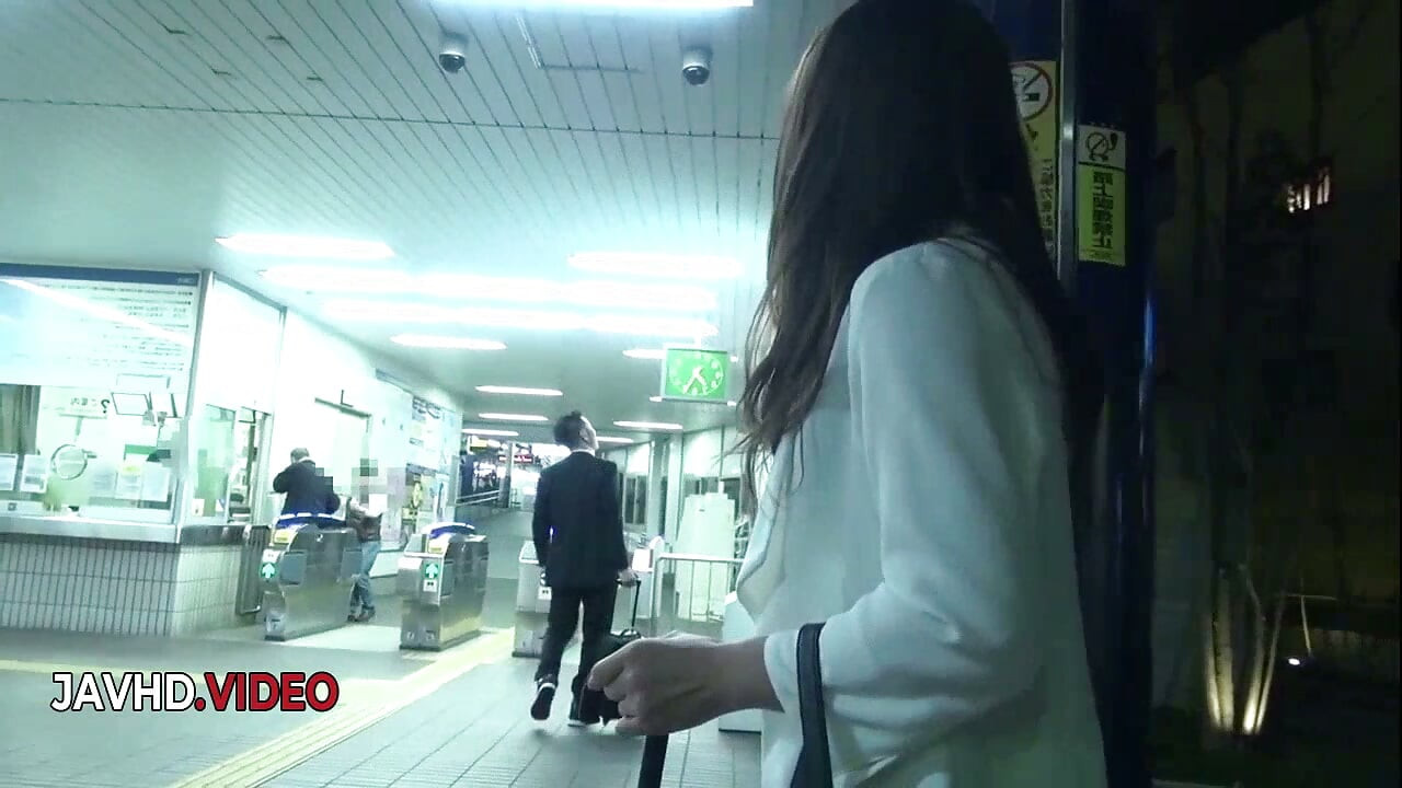 Shiona Suzumori's Needy Office Blowjob and Deep Desires