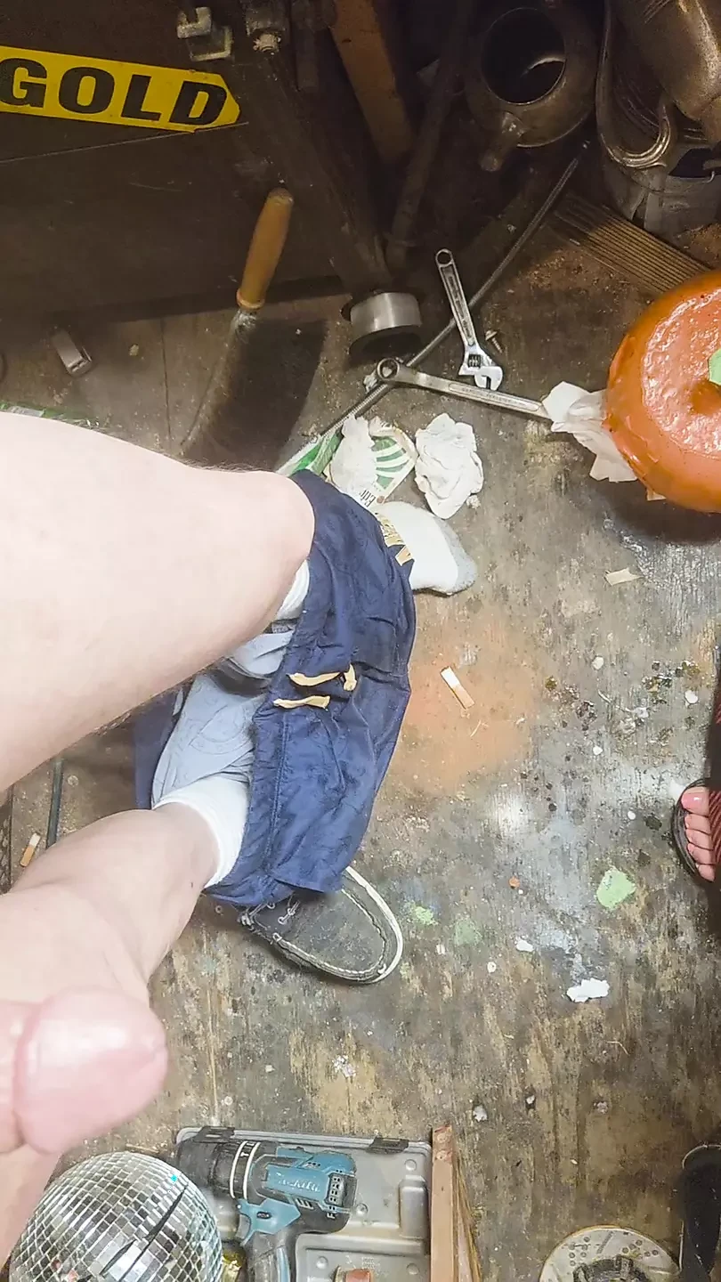 Seksi šik prima kurac otpozadi i voli to