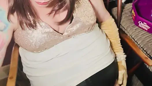 Si glamor tina snua merokok tip 2 pakai sarung tangan satin - snap inhales drifting smoke oMI OME Smoke Rings