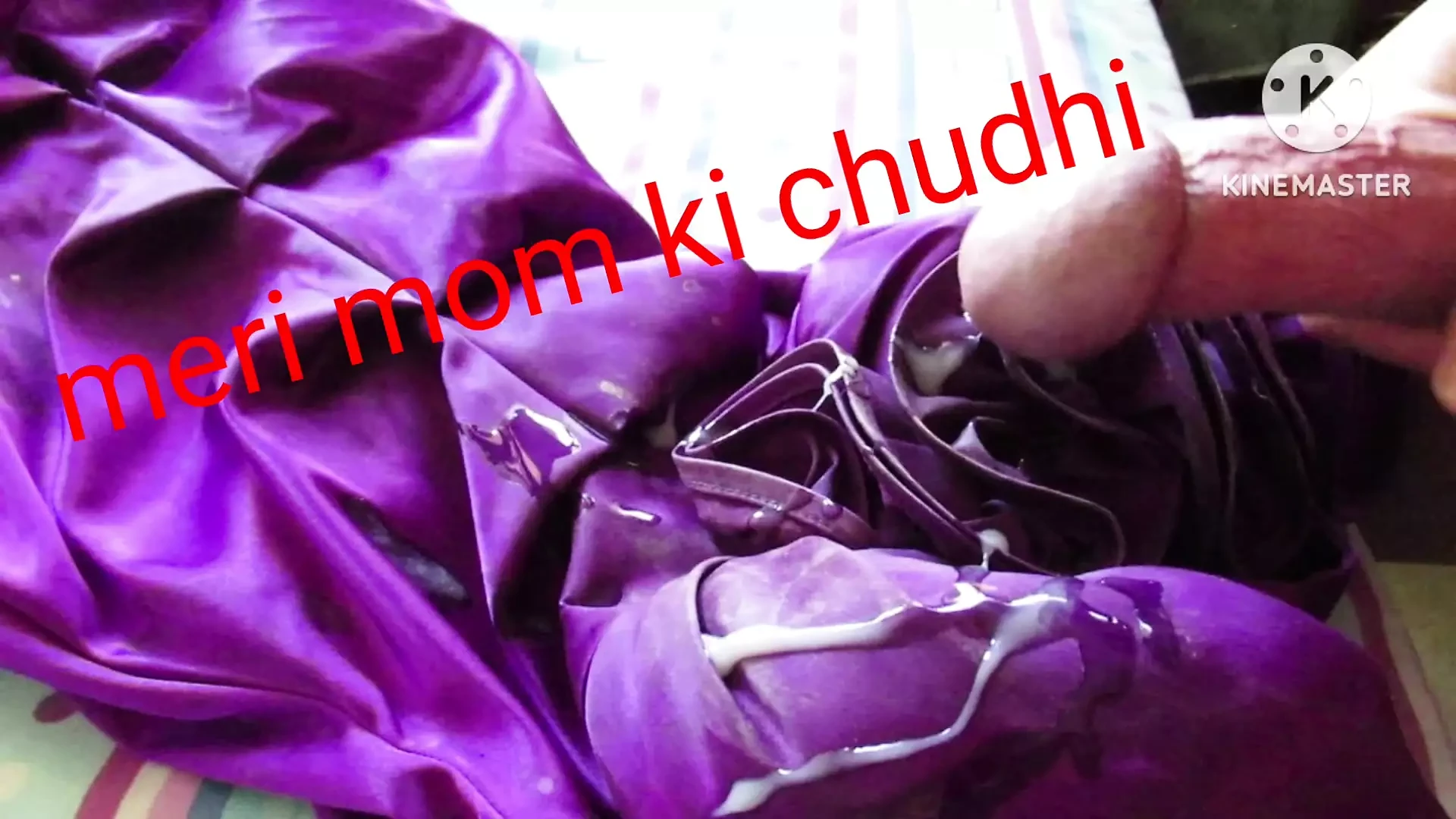 Mene apni mom ki jaberjast chudhi kyia or mere ko bhot maza ayia
