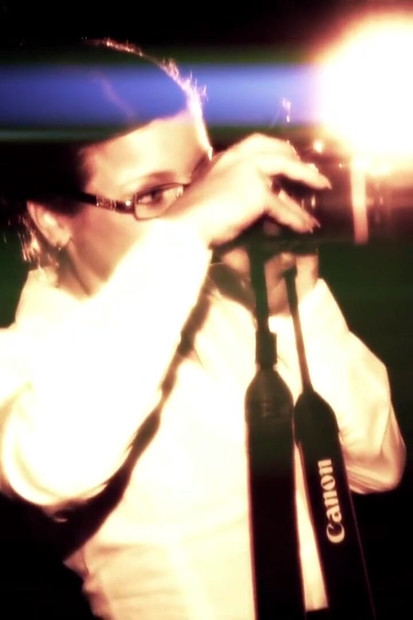 Skinny girl finger fucks herself after getting horny in photoshoot