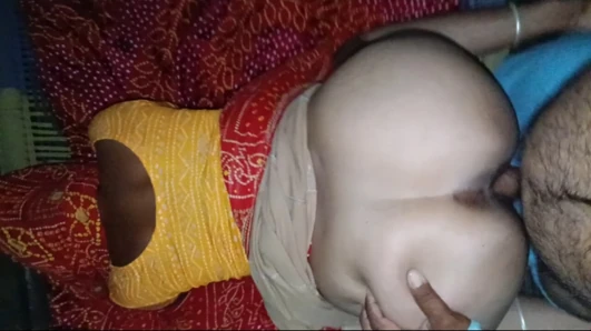 Badi gand wali sauteli bahan ko bhai ne apne bistar per lugai ki tarah chod apni bahan ko
