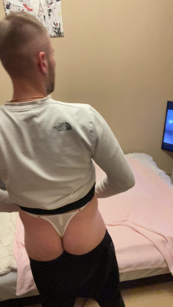 U bijelim seksi tangicama | Isječak 1