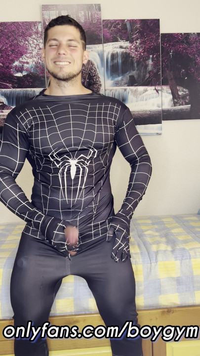 私のチンポはスパイダーマンスーツ💦で絶頂します