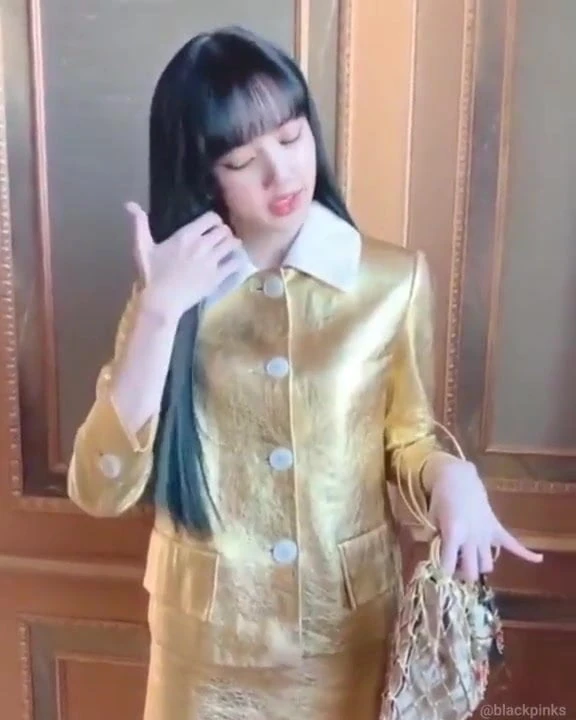 Korean celeb Lisa is so sexy