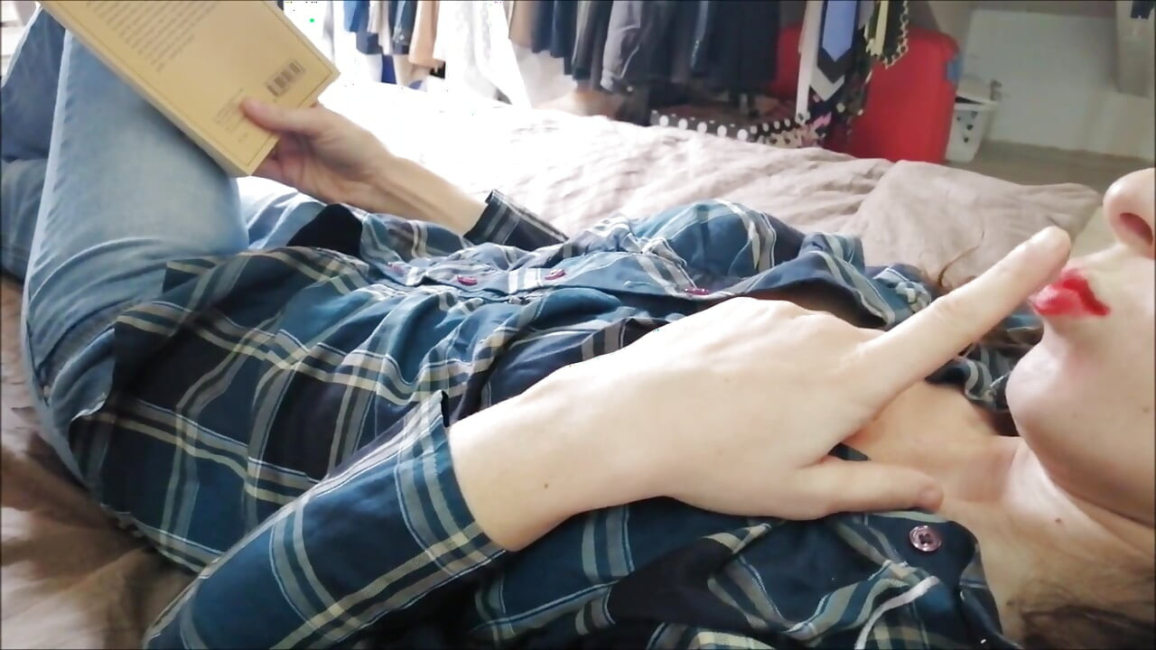 Святвечір: частина перша мастурбує вдома зі зв'язаними ногами