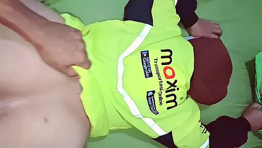 Ojol wanita!! Perjuangan DRIVER ojol wanita mencari cicilan kredit mau di entot full gaya doggy demi mendapat rating bintang 5 & uang tip