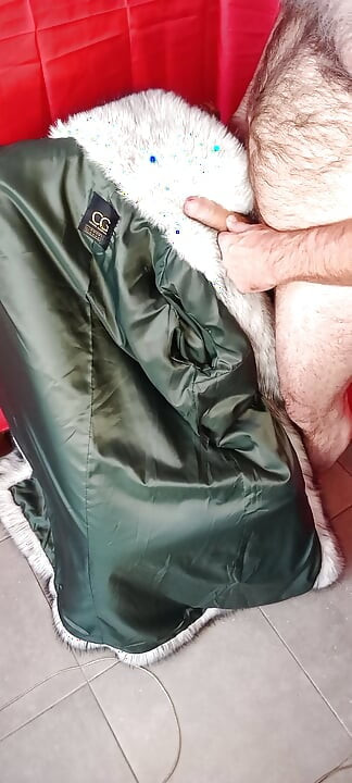 Ejaculating my sperma on the lining of a fake fur ladycoat