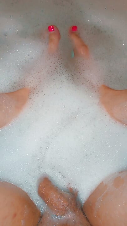 Slut in her bath