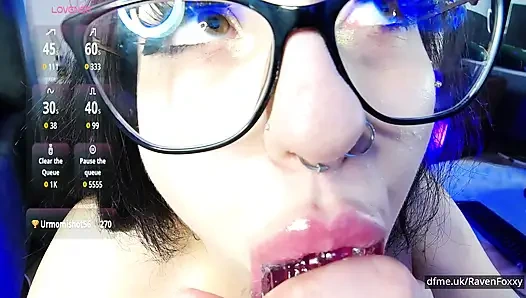 Mengoda nyata, ketegangan nyata. Gadis seksi ini lagi asik muasin memeknya pakai kaki layaknya bidadari!