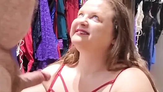 Welcum'u tavşanın yuvasına götürüyor