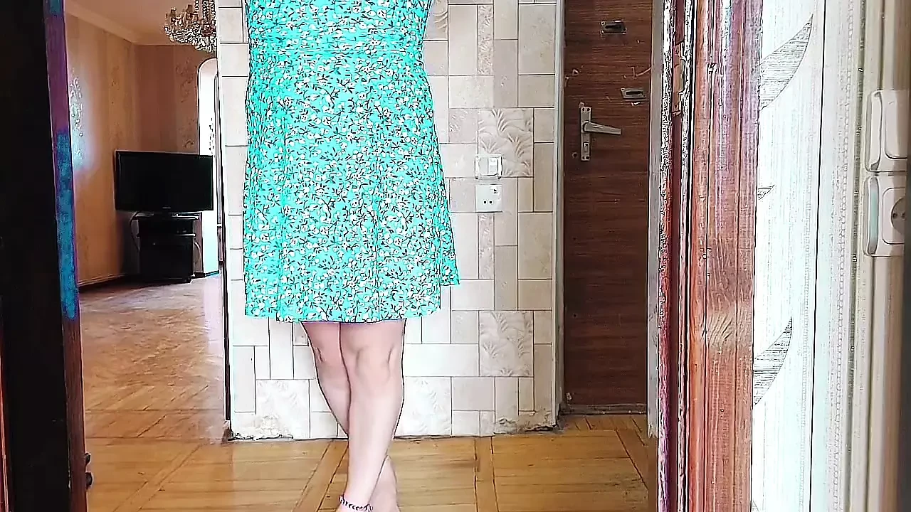 Gonna sexy gambe bianche casalinga ladyboy modello travestito fatto in casa