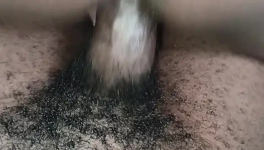 Memek cewek ini dientot habis-habisan sama penjaga rumah sampai menganga lebar