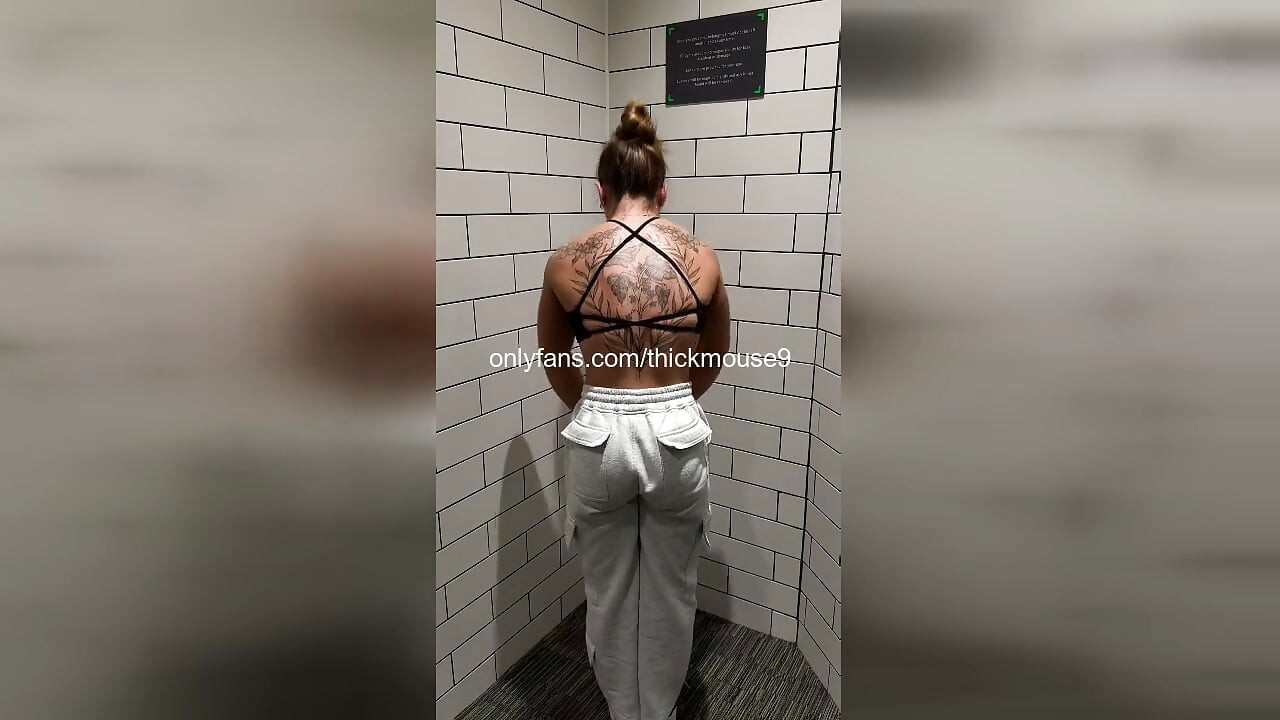 PUSSY FLASH - TEEN'S YOGA ROUTINE GOES WRONG