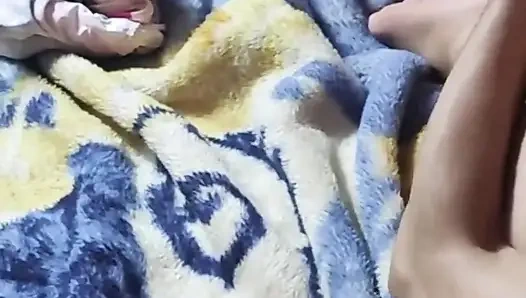 Neues marokkanisches sexvideo, das sie ihrem freund im haus ihres ehemanns angeboten hat.