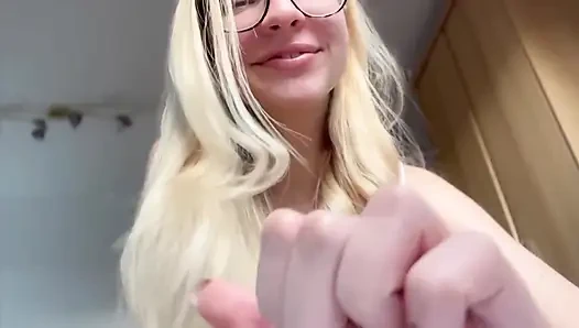 Merhaba cüce dev kadın asmr