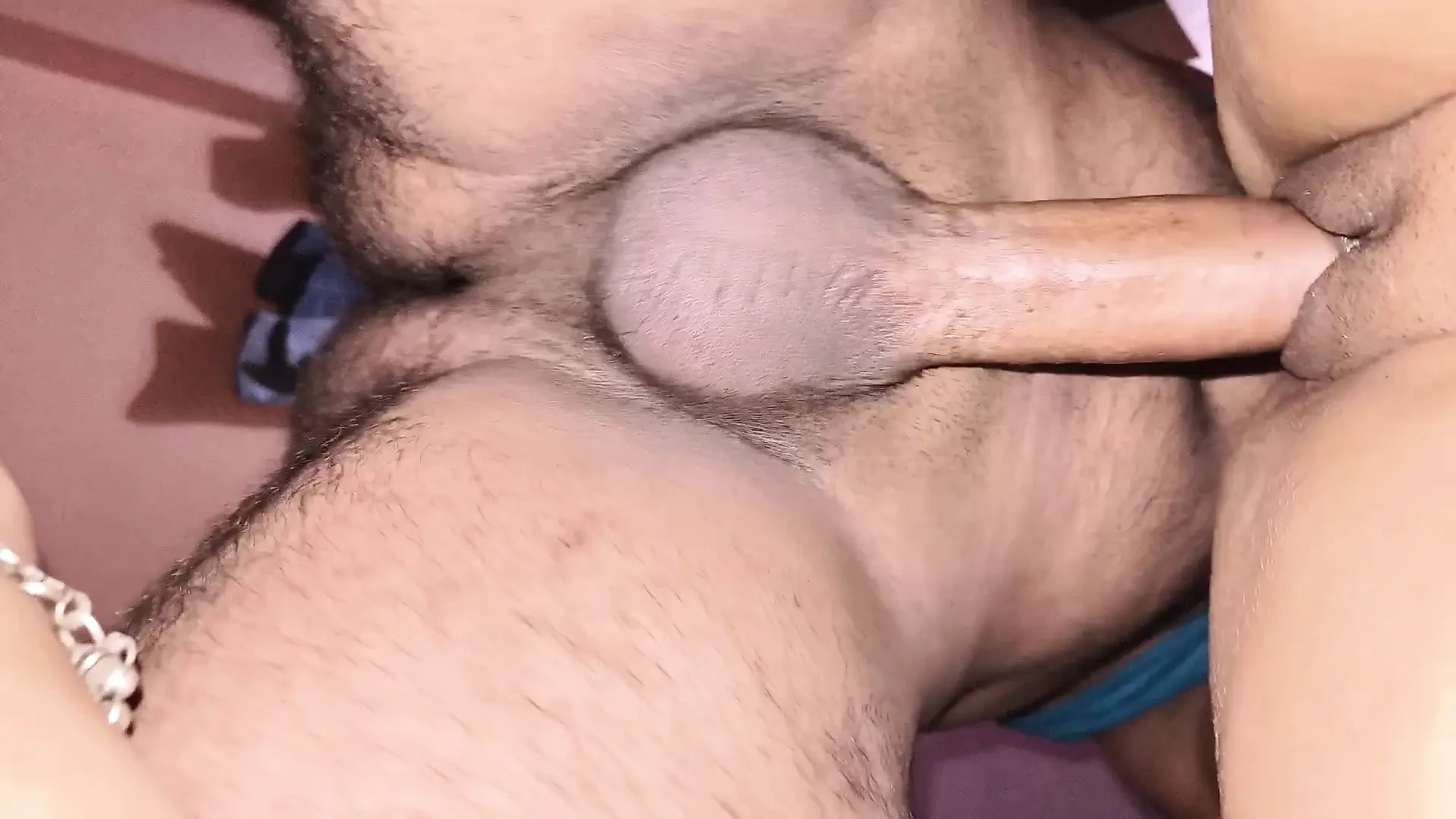 继妹的紧致阴户被后入，全特写粗暴性爱