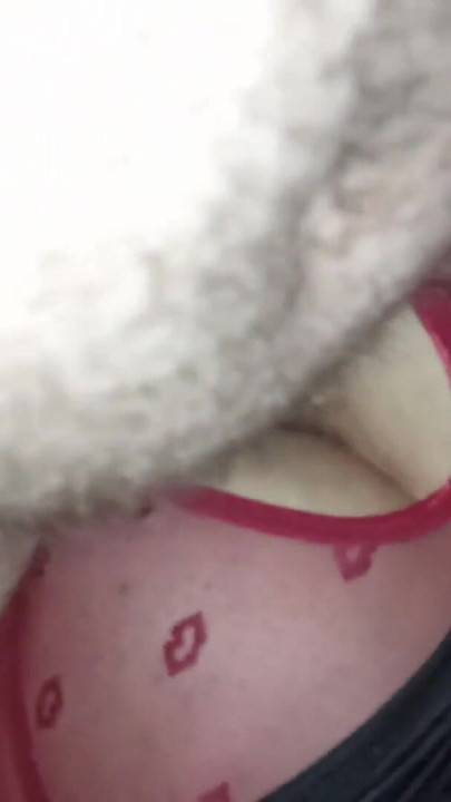 Dojrzała MILF w czerwonej bieliźnie i czarnej tunice – wielki tyłek, teaser aż do analnego creampie | Clip 1