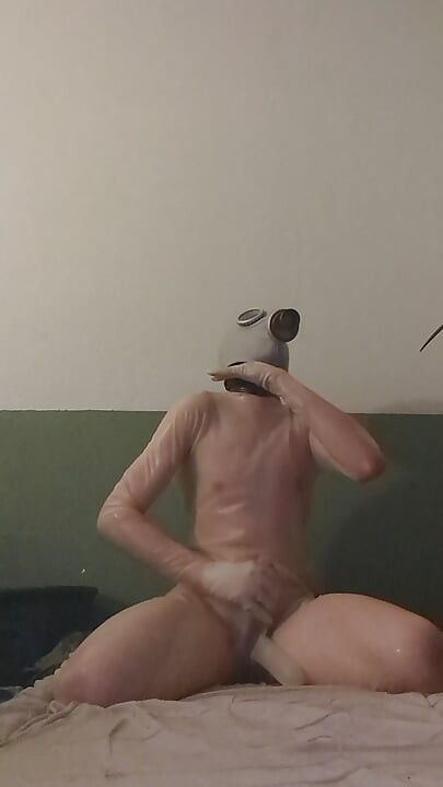 fiest time trying on latex and playing