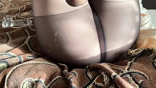 Şeffaf külotlu çorapla amına mastürbasyon yapıyor!