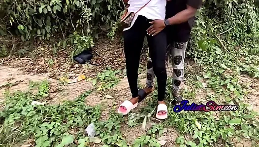 Kendimi iyi hissettirmek için taşınan seksi kaltak.