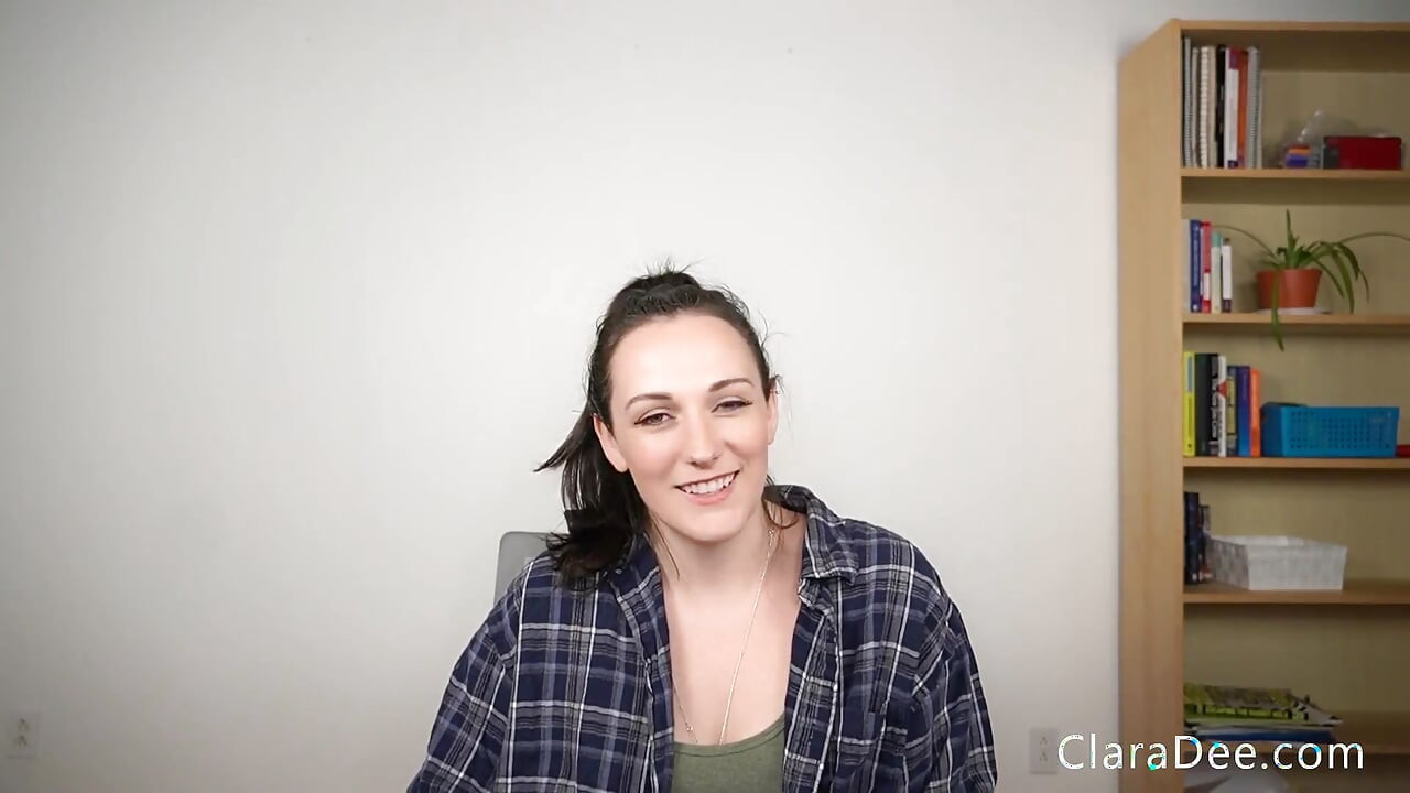 "Heures de bureau : inspection surprise en chasteté, coaching masturbatoire - Clara Dee"