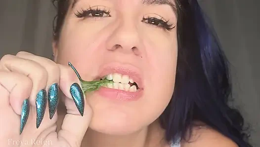 Makan beruang gummy jarak dekat: fetish mulut